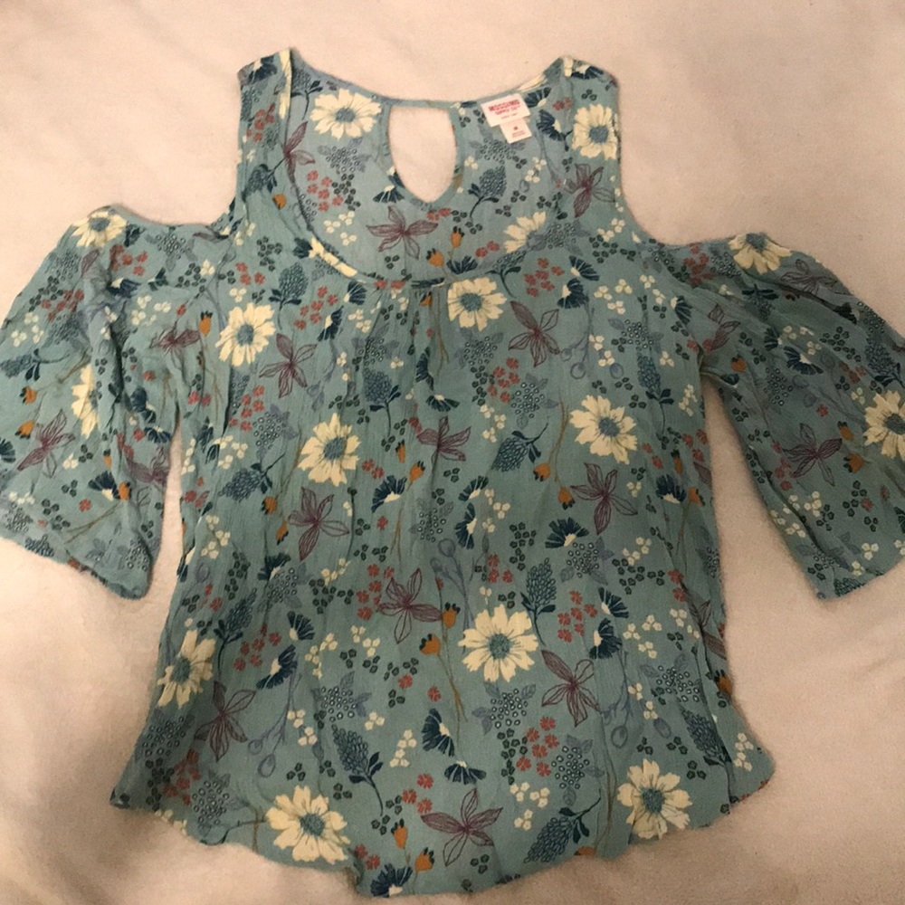 Cold shoulder top